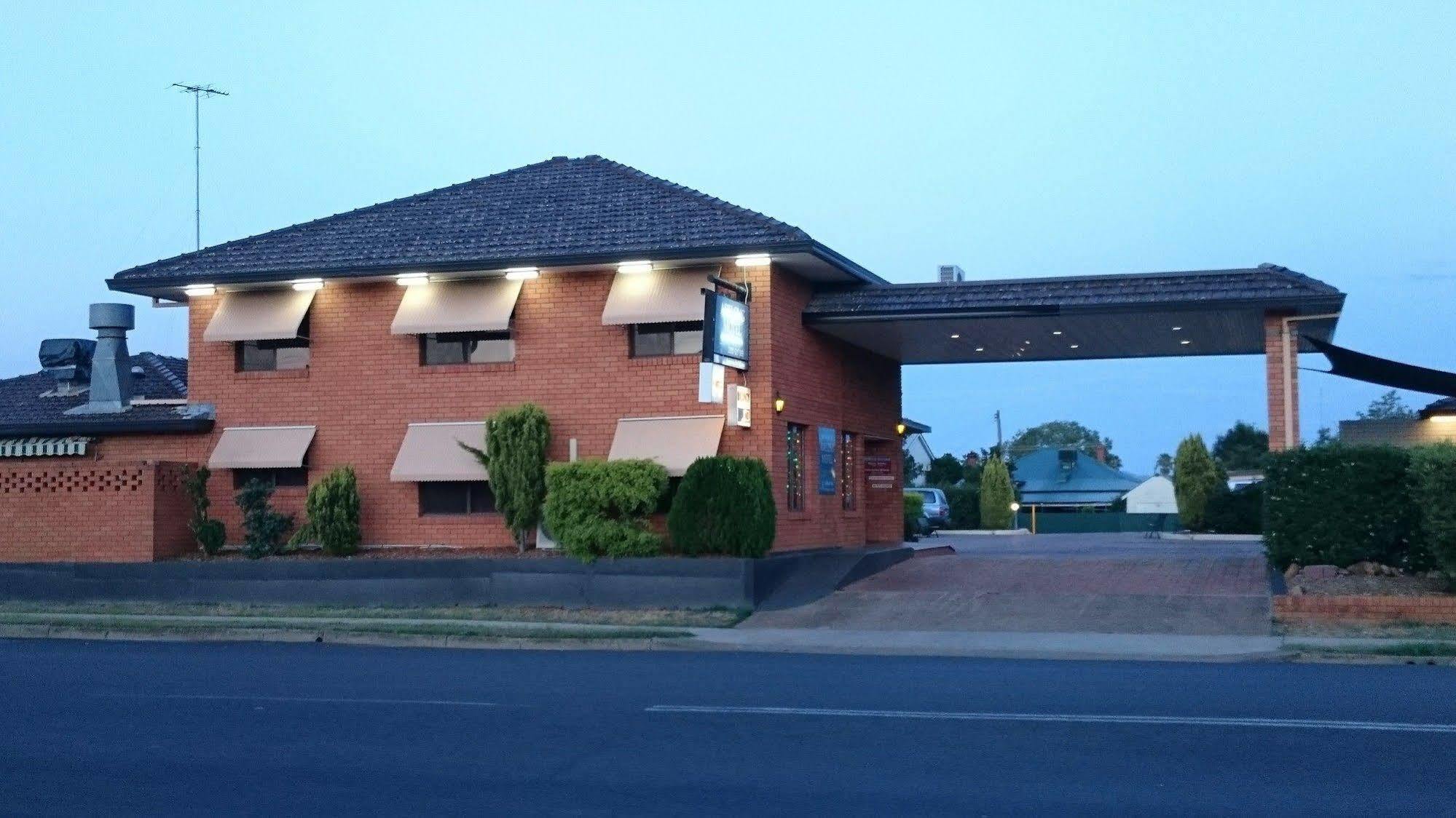 Adelong Motel Narrabri Exterior foto